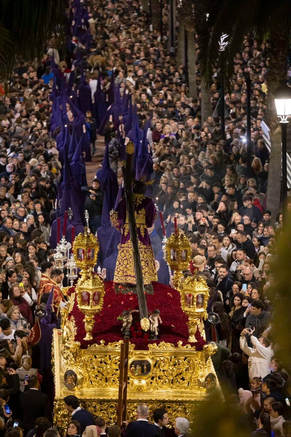 El Martes Santo de Huelva, en imágenes