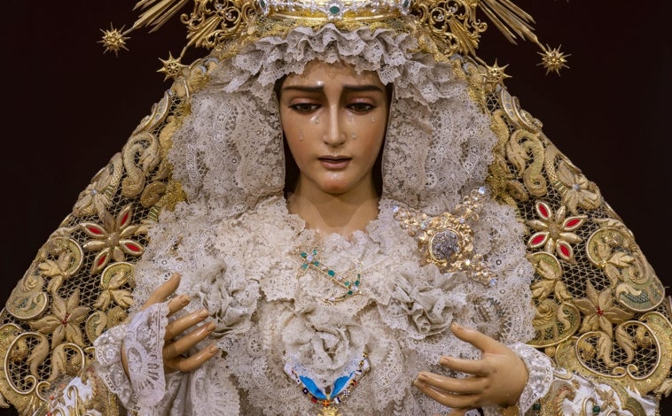 Imagen principal - Nuestra Señora de la Esperanza y el Santísimo Cristo de la Expiración