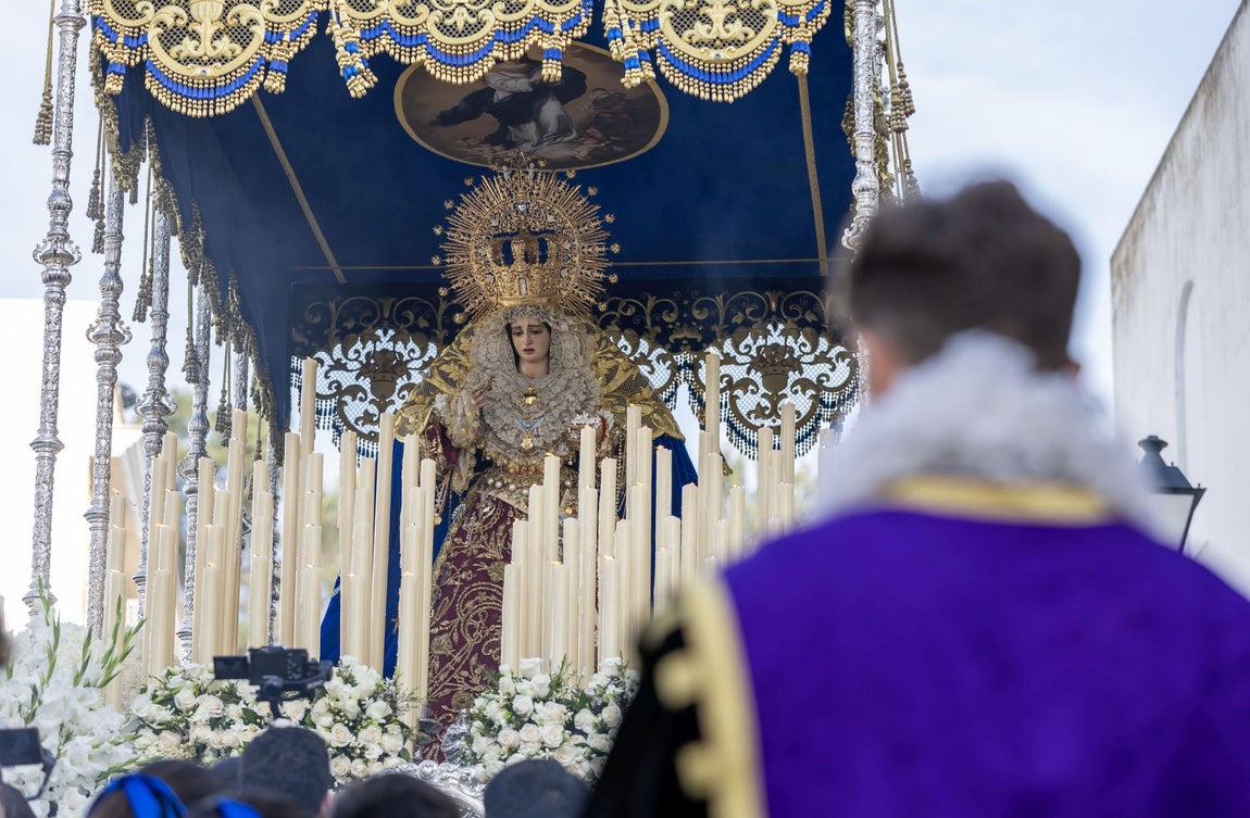 Las imágenes de la Virgen de los Dolores por las calles de Huelva