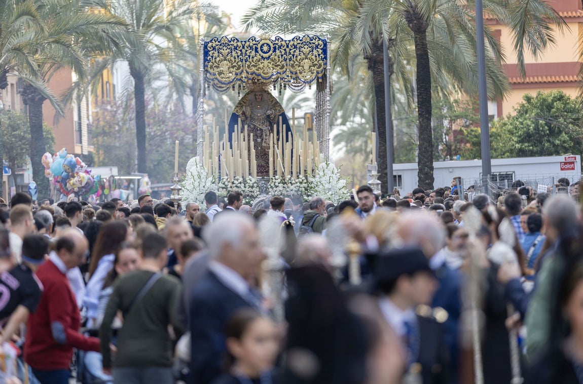 Las imágenes de la Virgen de los Dolores por las calles de Huelva
