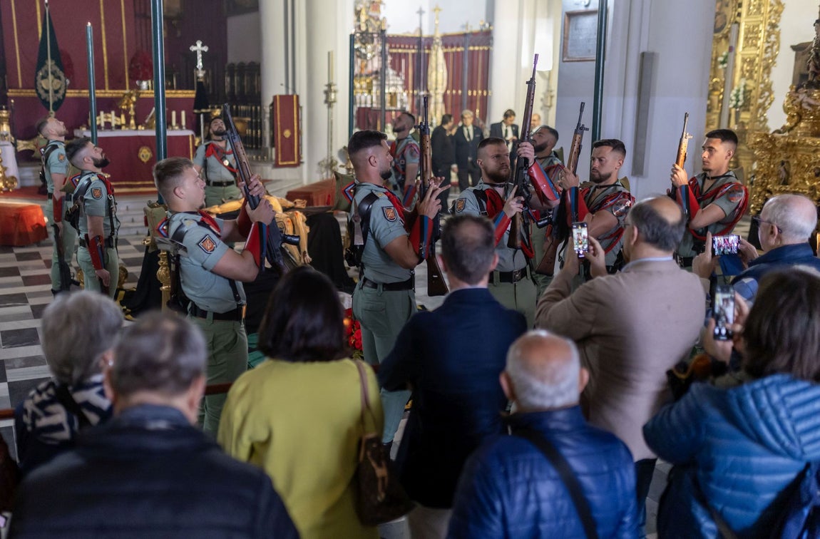 Las imágenes de los cambios de guardia de los legionarios en la Concepción