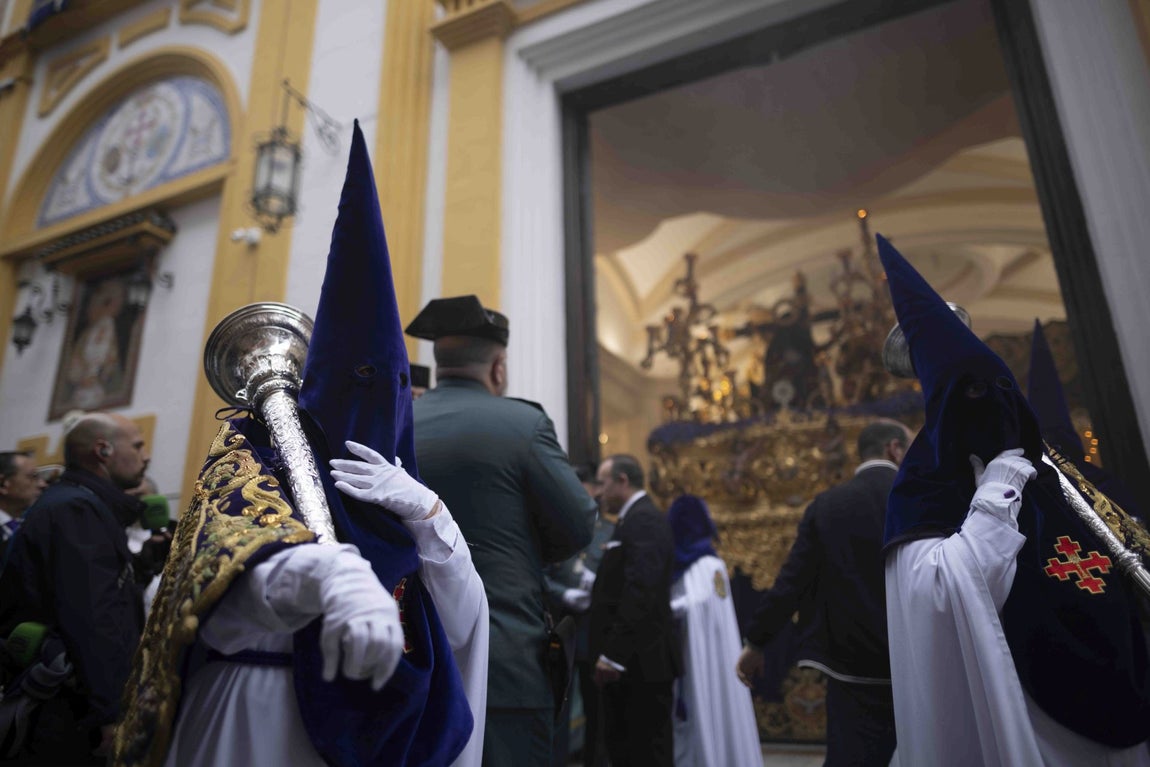 Miércoles Santo en Huelva: Una corona de instantes con La Esperanza