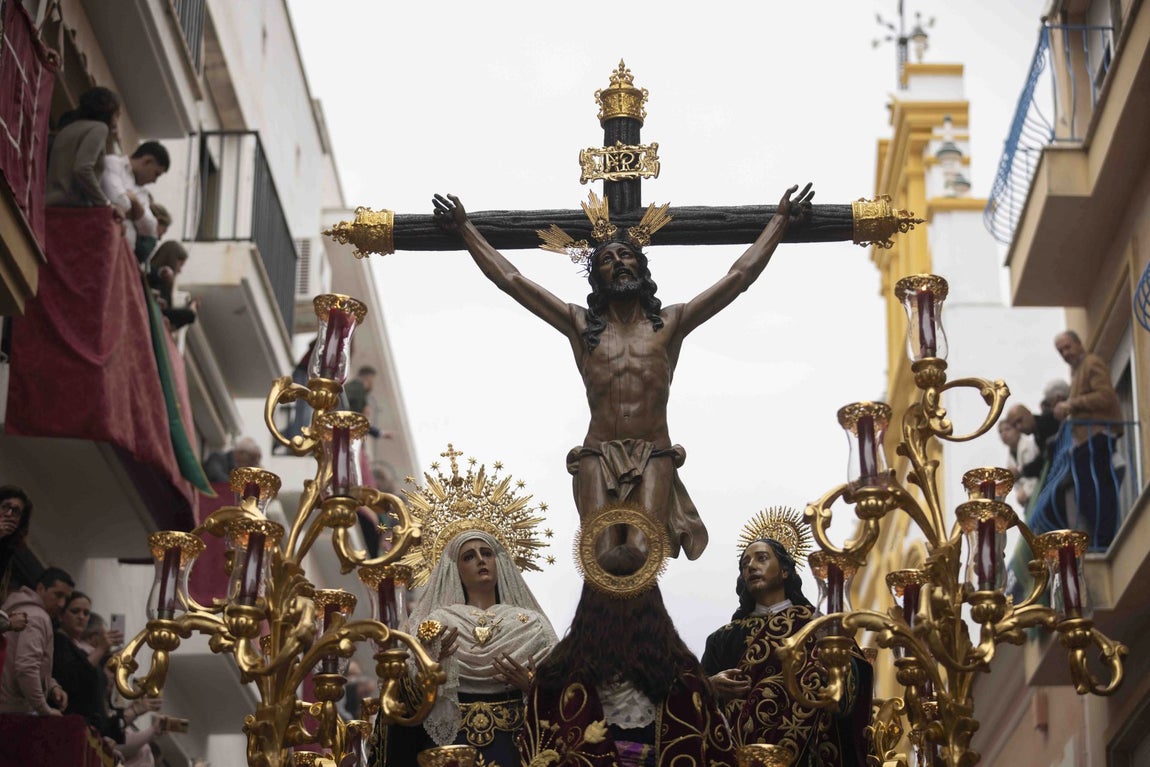 Miércoles Santo en Huelva: Una corona de instantes con La Esperanza