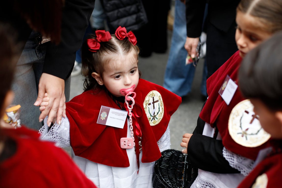 Viernes Santo: La Fe tiñe de burdeos las calles de Huelva