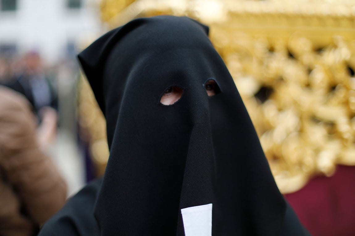 Viernes Santo: En Silencio a los pies de la cruz