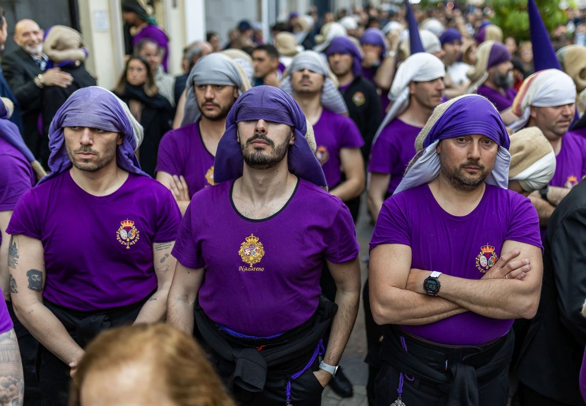 Madrugá de Huelva: Éxtasis de felicidad con el Nazareno y su Madre de la Amargura