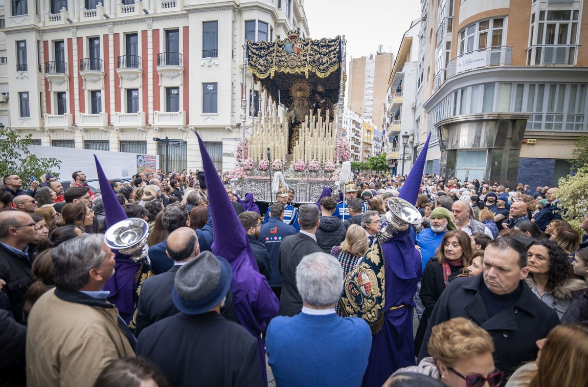 Madrugá de Huelva: Éxtasis de felicidad con el Nazareno y su Madre de la Amargura