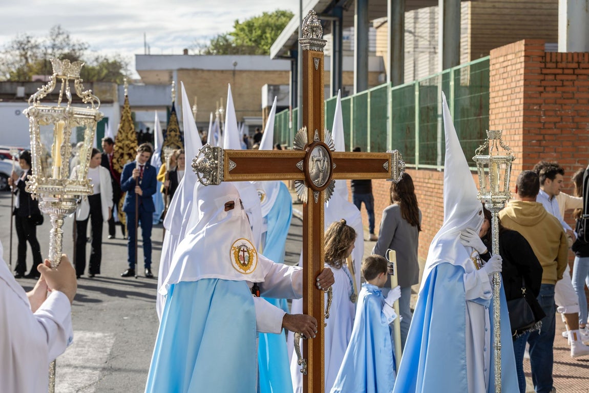 La procesión del Resucitado de Huelva, en imágenes