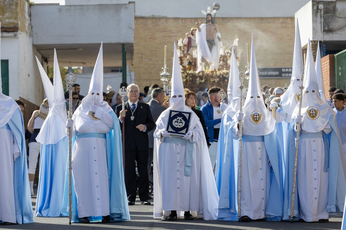 La procesión del Resucitado de Huelva, en imágenes