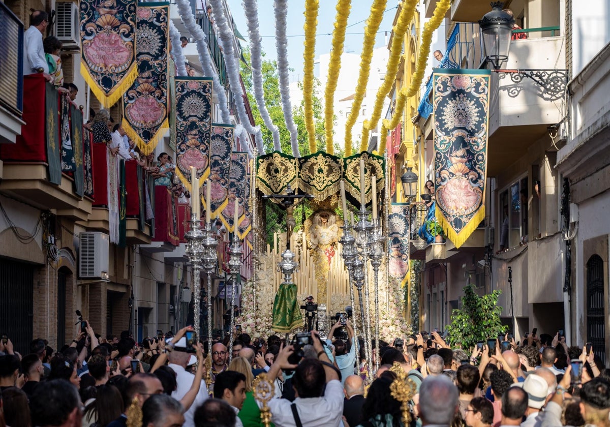 La Virgen de la Esperanza en su salida extraordinaria