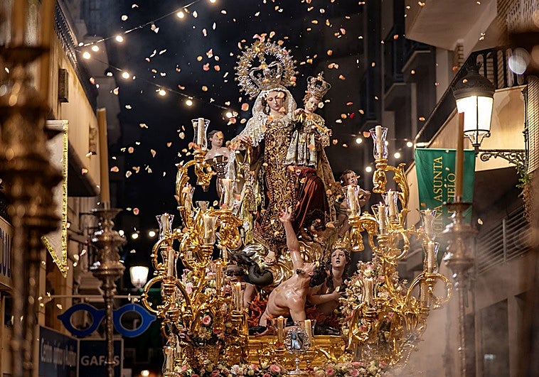 La Virgen del Carmen bendijo un año más las aguas de la Ría de Huelva