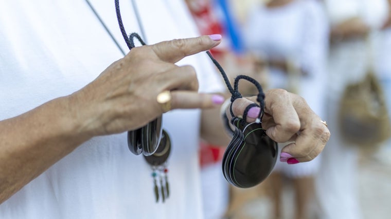 Oria ha logrado introducir los palillos en los eventos cofrades de Huelva