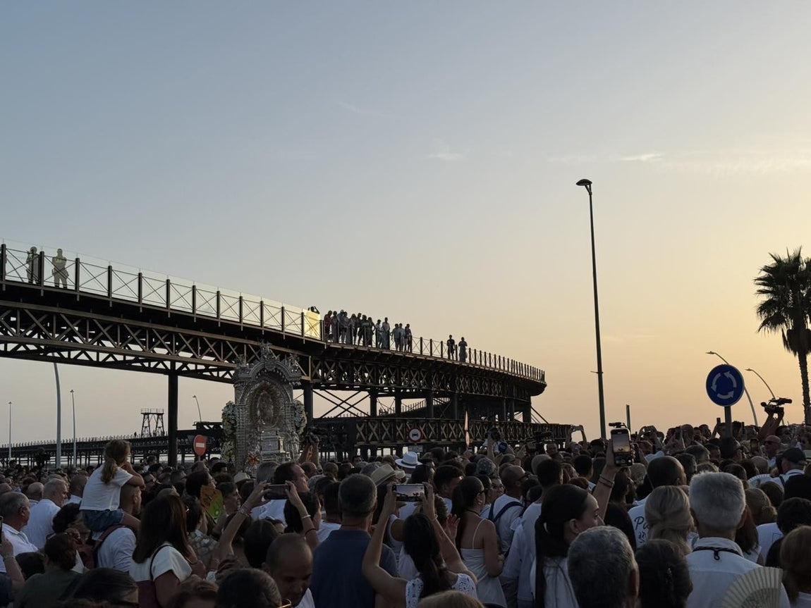 Magna Mariana: Las imágenes de la masiva llegada a Huelva de las patronas de Lepe y Palos