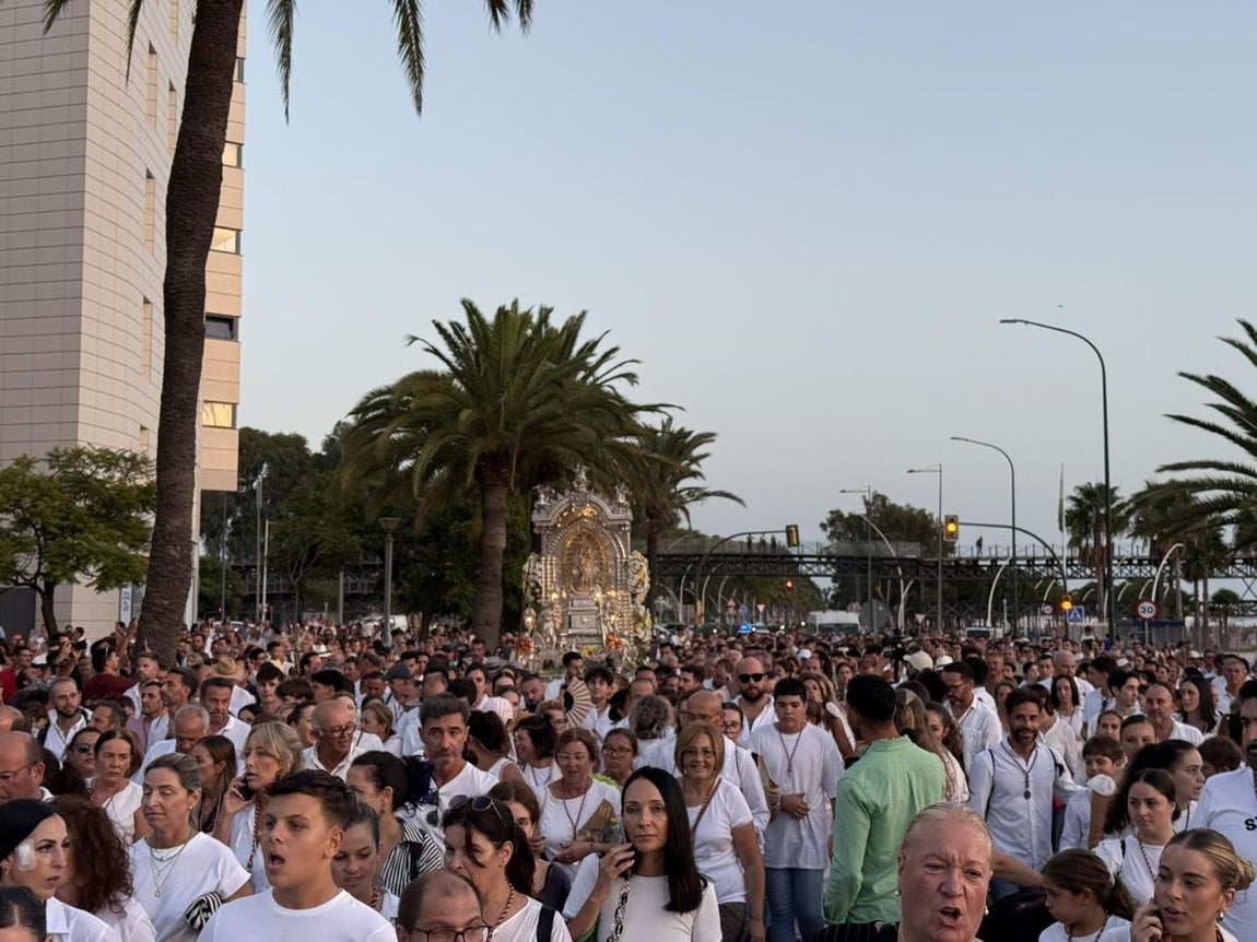 Magna Mariana: Las imágenes de la masiva llegada a Huelva de las patronas de Lepe y Palos