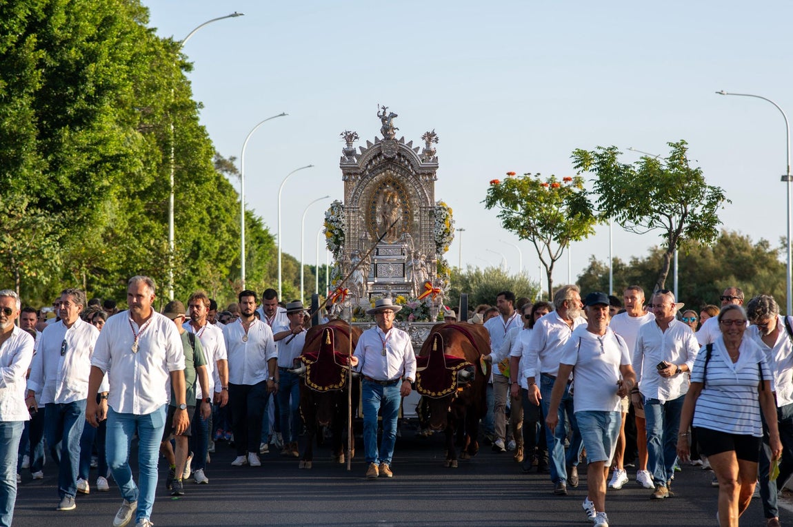 Magna Mariana: Las imágenes de la masiva llegada a Huelva de las patronas de Lepe y Palos