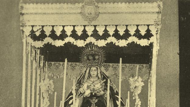 Imagen antes - Desliza para comparar los palios de plata de La Macarena y la Soledad de Alcalá del Río