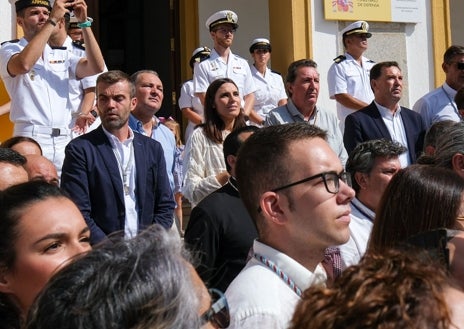 Imagen secundaria 1 - La Virgen de la Bella navega hacia Lepe tras una fervorosa despedida de Huelva