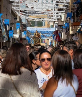 Imagen secundaria 2 - La Virgen de la Bella navega hacia Lepe tras una fervorosa despedida de Huelva