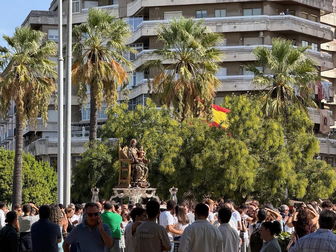 El regreso triunfal de la Virgen de la Bella a su hogar en Lepe, en imágenes