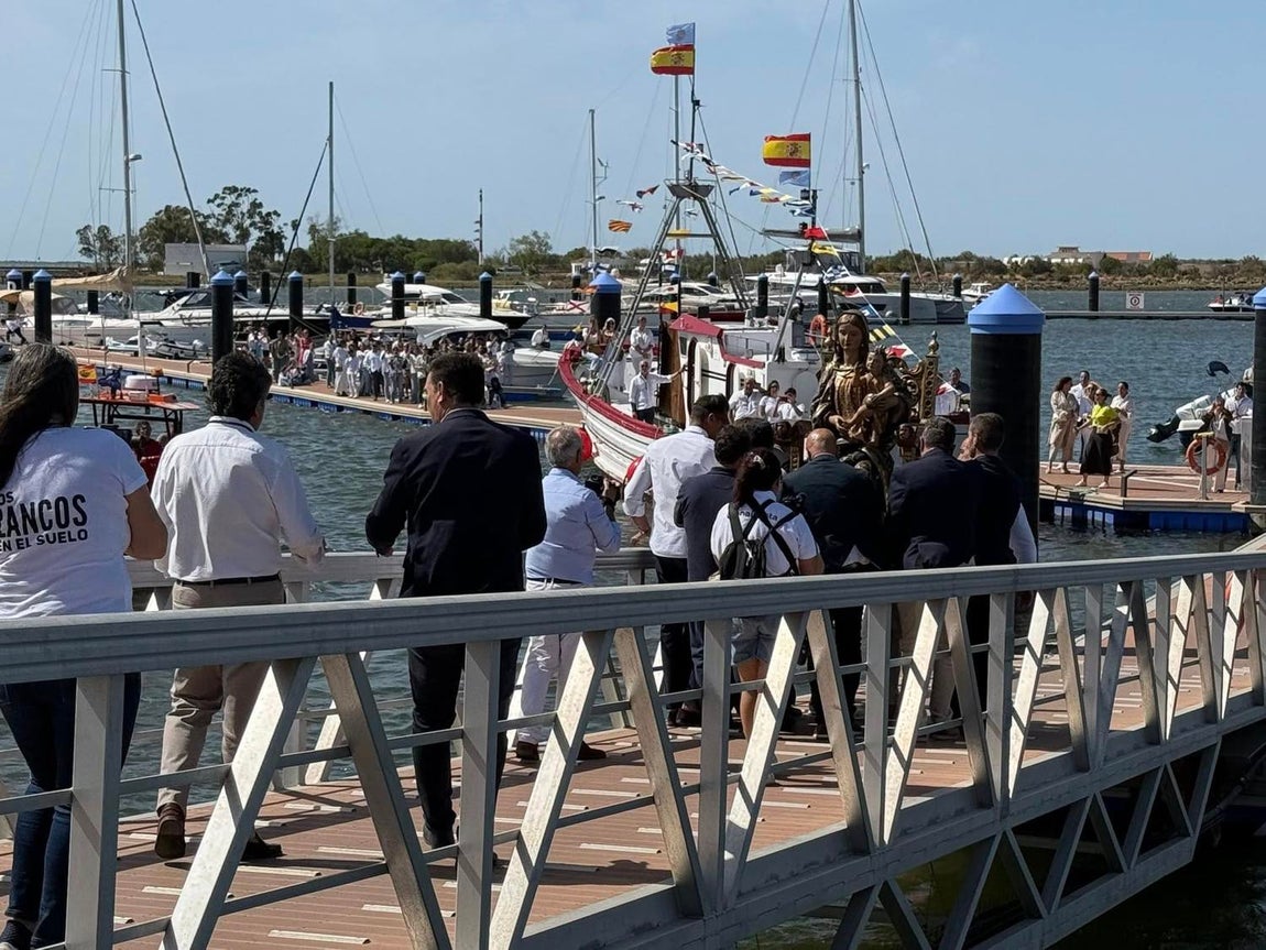 El regreso triunfal de la Virgen de la Bella a su hogar en Lepe, en imágenes