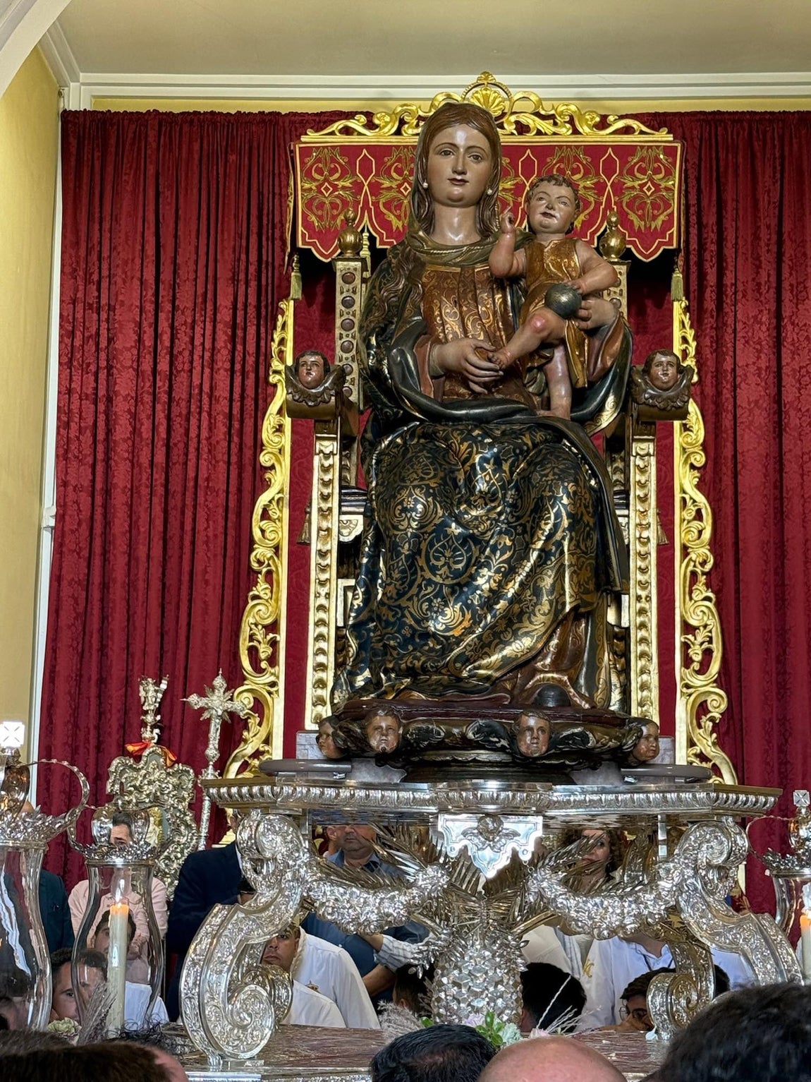 El regreso triunfal de la Virgen de la Bella a su hogar en Lepe, en imágenes