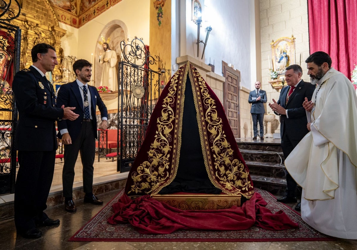 La Virgen del Rosario estrenará el nuevo manto durante el besamanos
