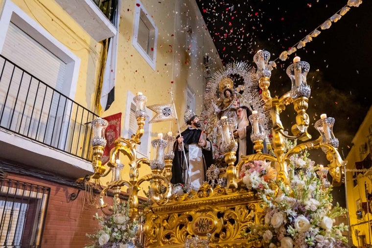 Petalá a la Virgen del Rosario gloriosa