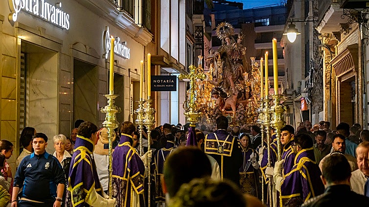 Un rezo en recuerdo de las ánimas benditas por las calles de Huelva