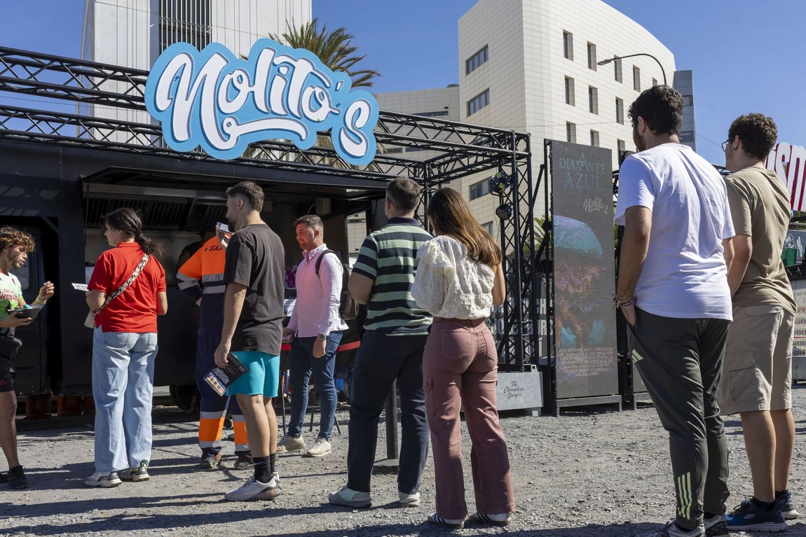 Las mejores imágenes del desembarco de The Champions Burger en Huelva