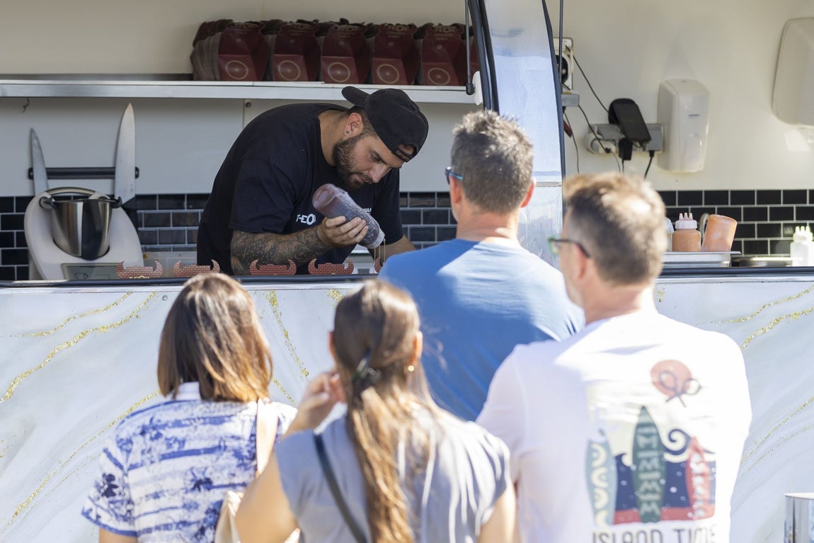 Las mejores imágenes del desembarco de The Champions Burger en Huelva