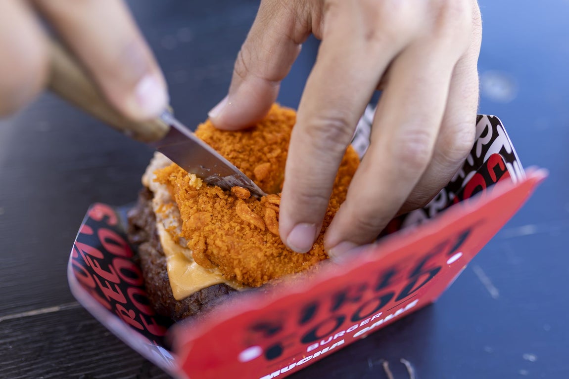 Las mejores imágenes del desembarco de The Champions Burger en Huelva