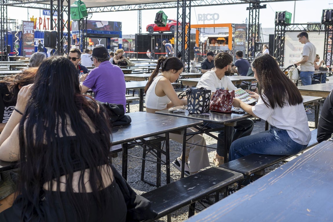 Las mejores imágenes del desembarco de The Champions Burger en Huelva