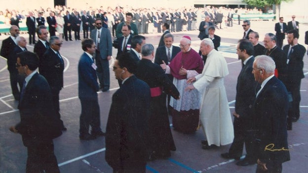 El Papa Juan Pablo II en el patio de Los Maristas