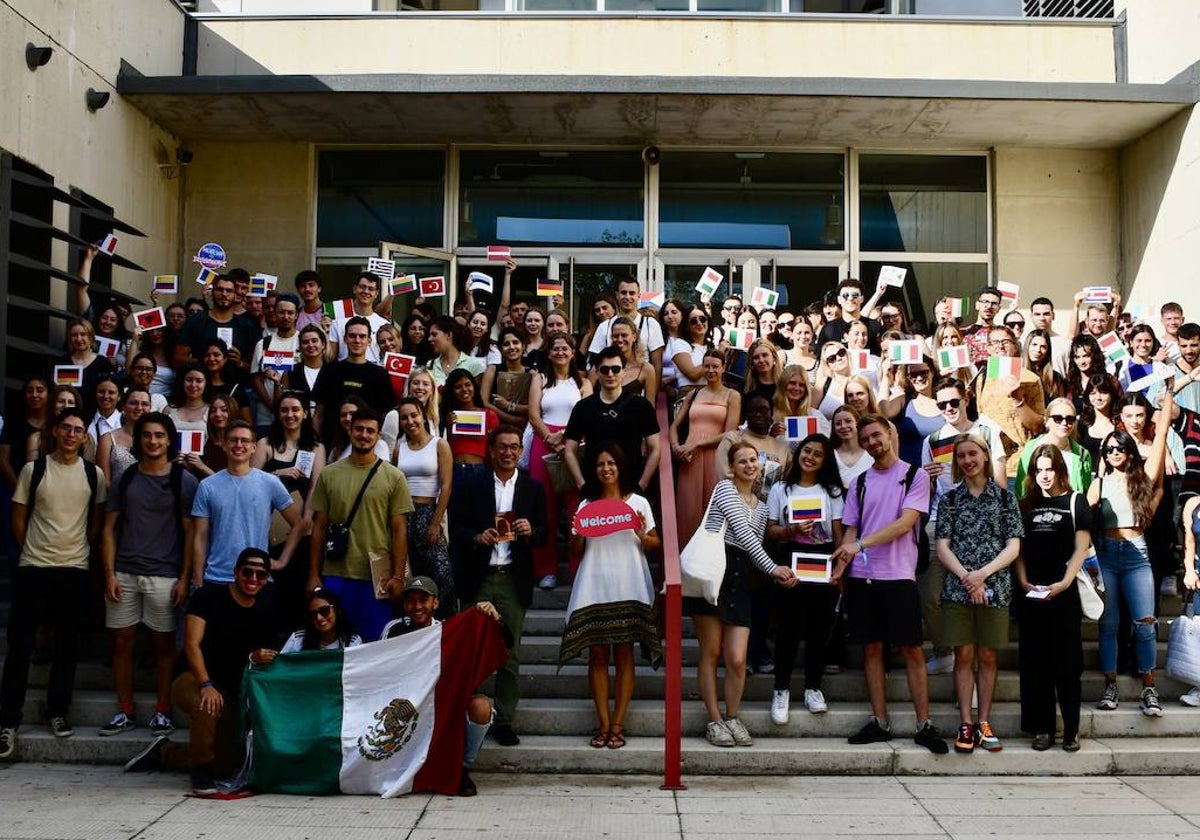 El acto de bienvenida por los 362 nuevos estudiantes Erasmus de la Universidad de Huelva