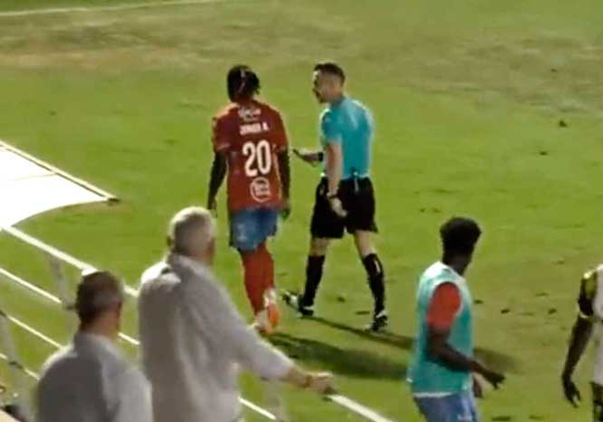 El jugador abandona el terreno de juego