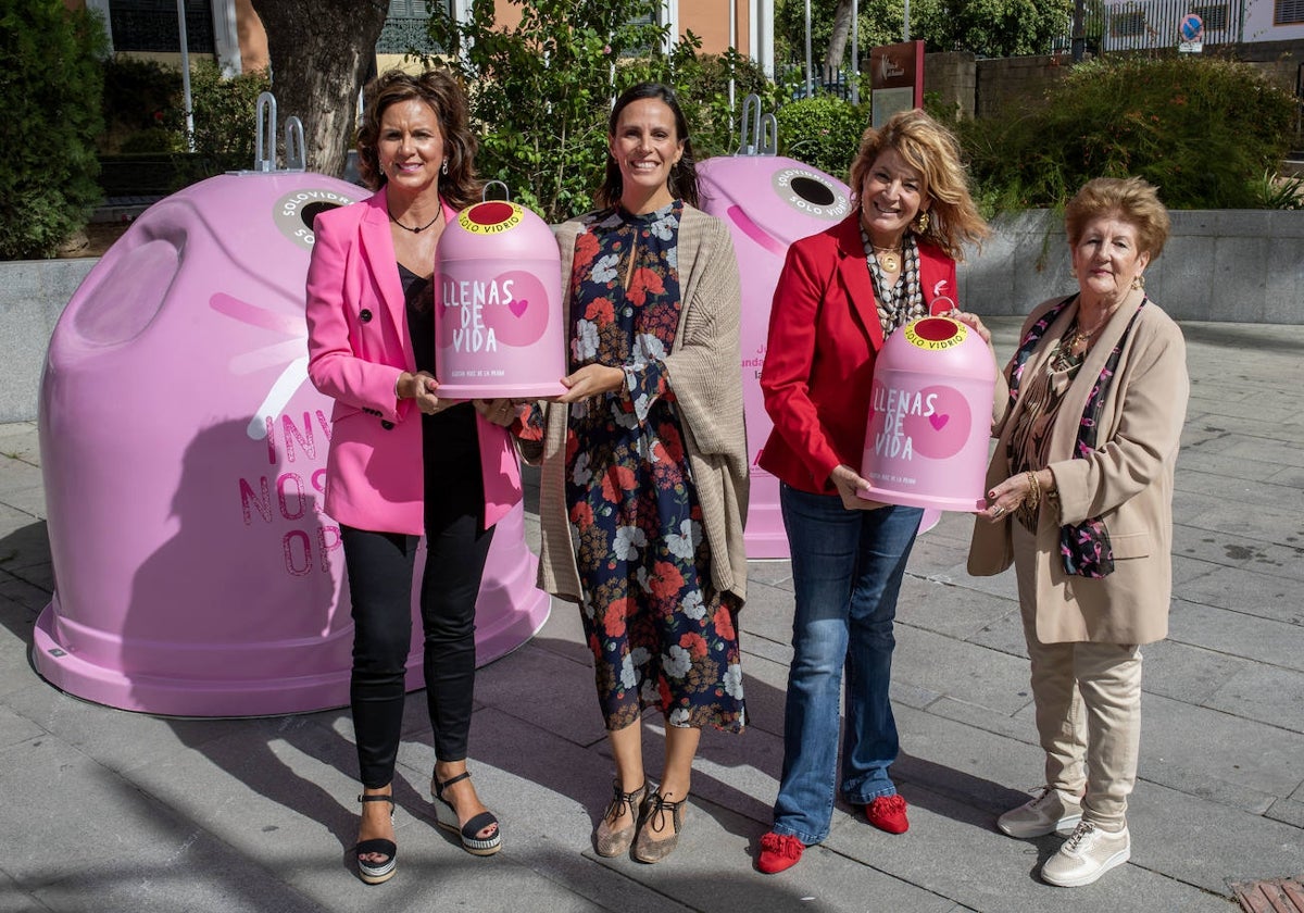 La presentación en la Casa Colón de la campaña solidaria 'Recicla Vidrio por ellas'