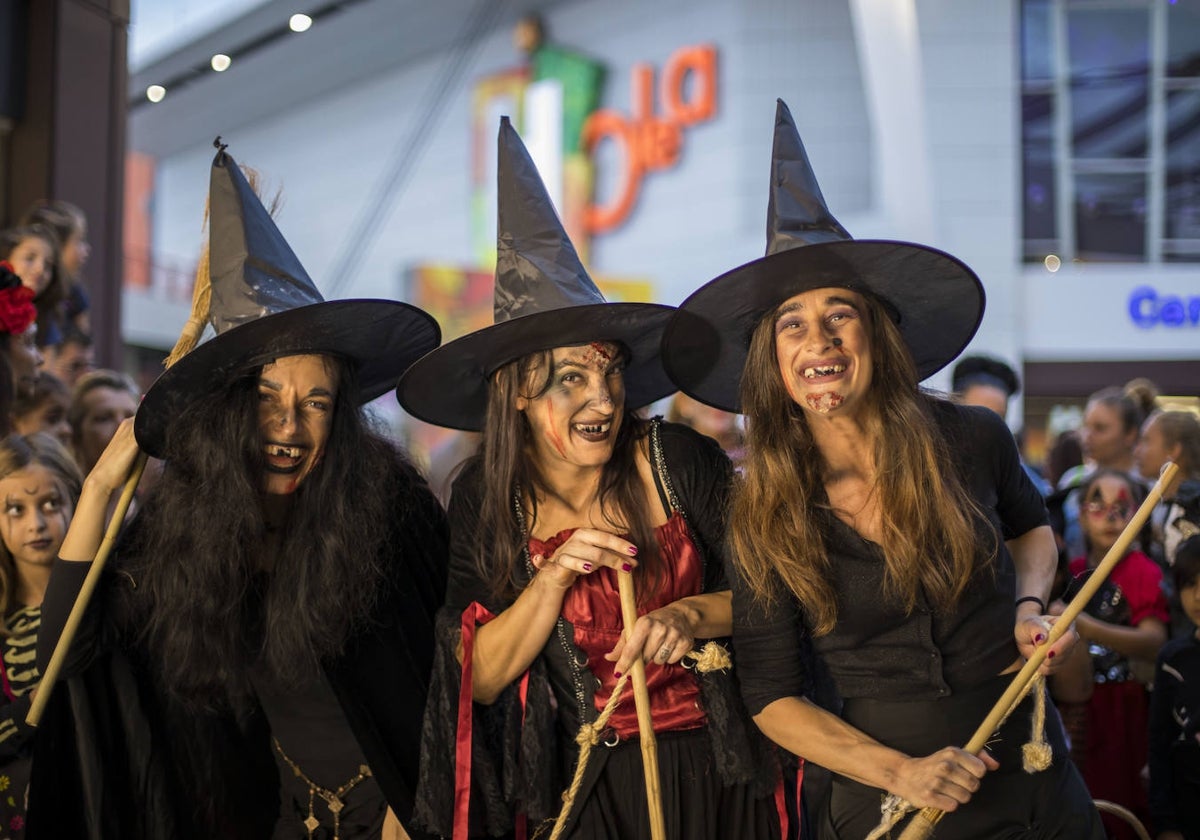 Celebración de Halloween en el centro comercial Holea