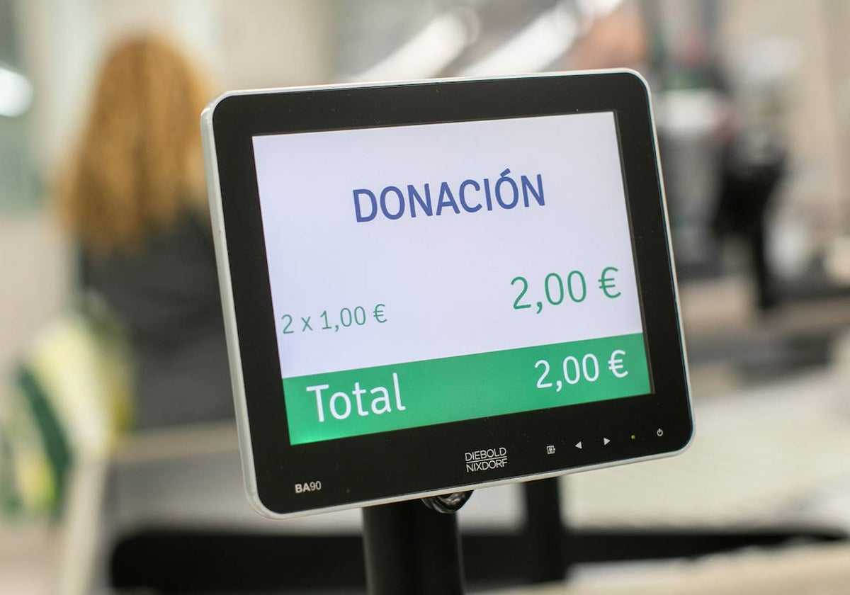 Donación en caja en uno de los supermercados Mercadona
