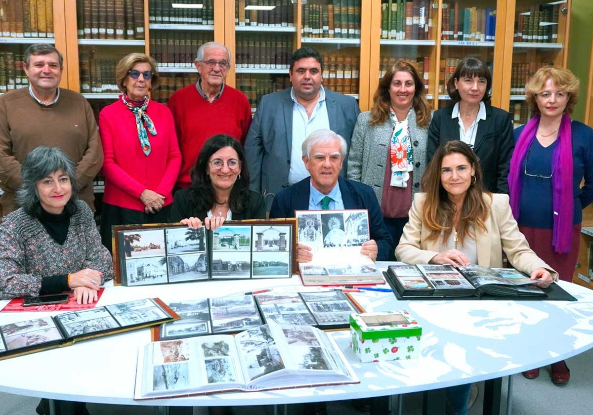En el centro, la rectora junto a Javier Pérez