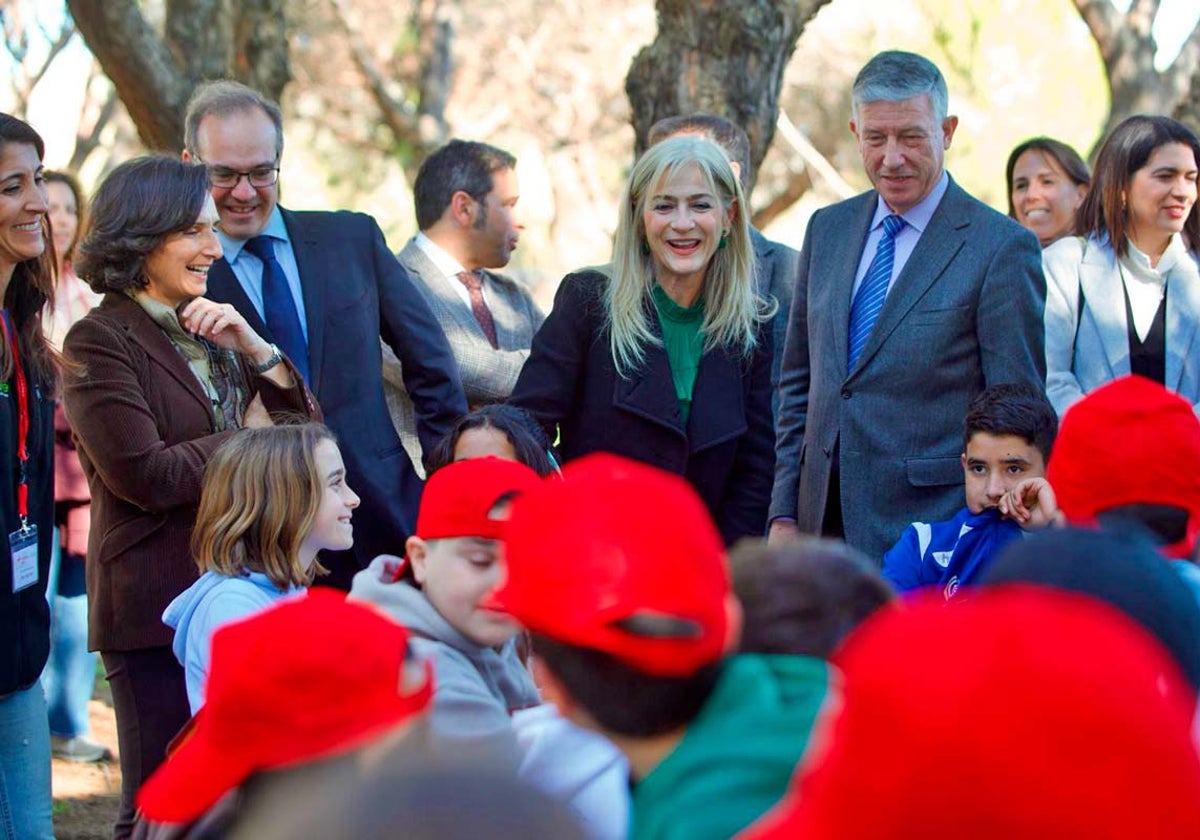 Autoridades celebran con escolares el Día Mundial de los Humedales, en la Laguna Primera de Palos