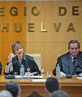 Imagen secundaria 2 - Antonio Bernal toma el relevo a Fernando Vergel como nuevo decano del Colegio de Abogados de Huelva