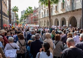La Marea Blanca congrega alrededor de 300 personas en Huelva en defensa de la sanidad pública