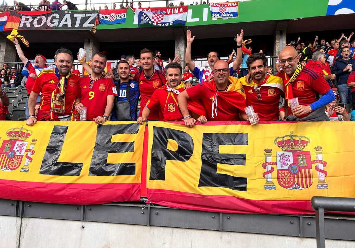 Aficionados de Lepe el pasado jueves en el España-Italia