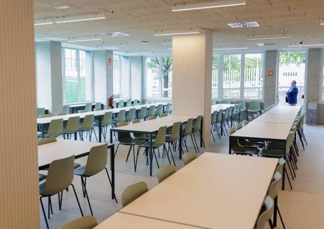 Imagen secundaria 1 - La visita institucional de este viernes a la nueva Residencia de Estudiantes de la UHU