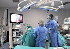Los hospitales públicos de Huelva realizan un 30,77% más de intervenciones quirúrgicas que hace un año