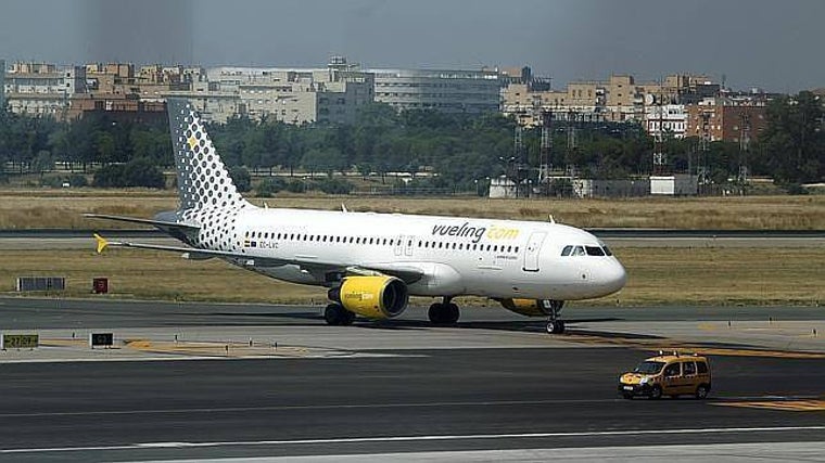 Uno de los aviones que cubre el trayecto de Lanzarote a Sevilla
