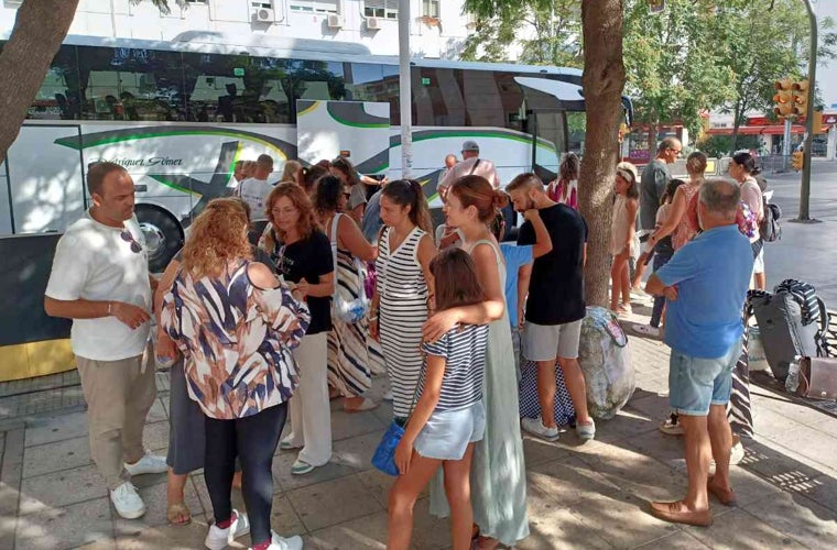 Emotivo adiós a los cien niños saharuis del programa 'Vacaciones en paz'