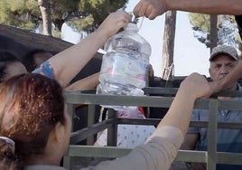Denuncian que más de mil temporeros han sufrido un verano sin agua potable en los asentamientos chabolistas de Huelva