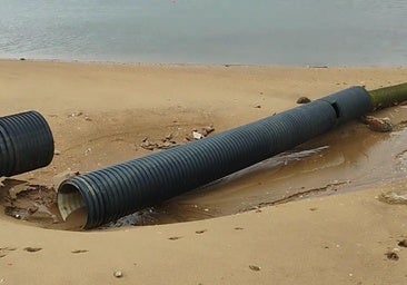 Un vecino de Punta Umbría denuncia esto que se encontró en la zona de la ría: «Si nadie arregla esta tubería...»