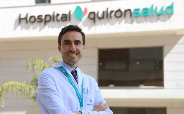 Imagen principal - El doctor Guillermo Isasti Aizpurua, director médico y especialista del servicio de cardiología del Hospital Quirónsalud Huelva